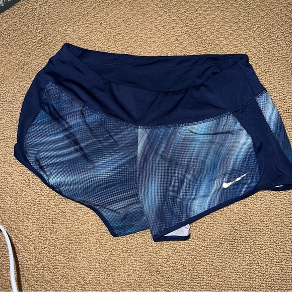 NIKE AND UNDER ARMOUR RUNNING SHORTS BUNDLE - Picture 15 of 16